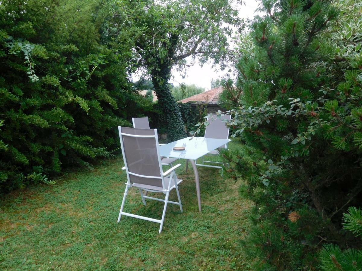 La Chambre D'Amis La Costignieres Montgueux Bagian luar foto